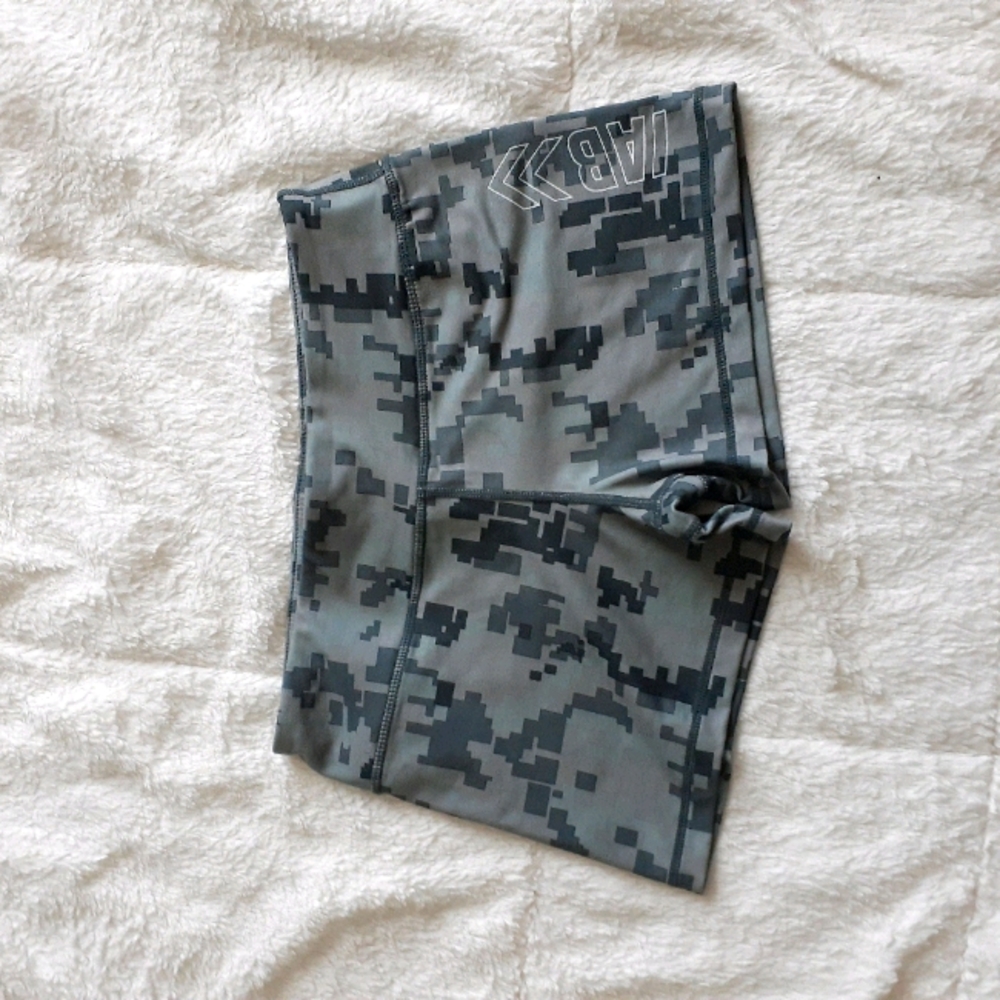 Iabmfg squat shorts